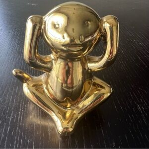 ✅ Gold Monkey Figurine “Hear no Evil”